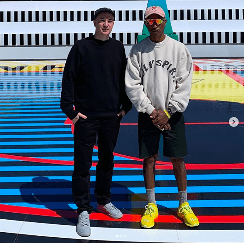 Kaws 別名 Brian Donnelly 和 Pharell Williams。 ?Kaws 通過 Instagram