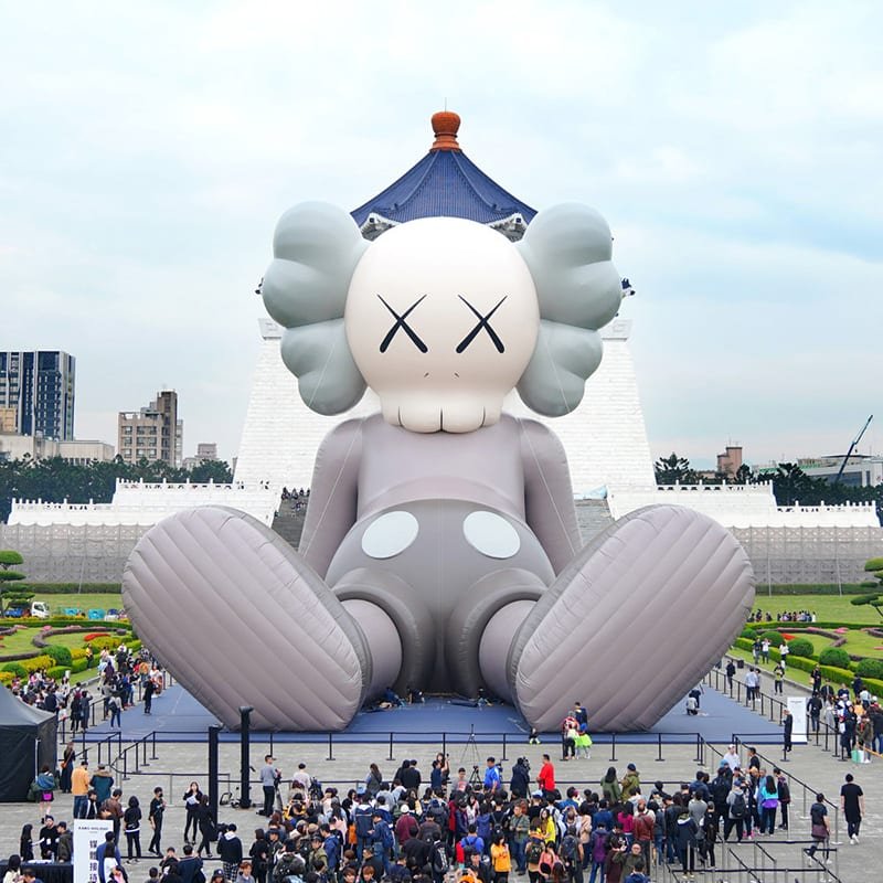 2019 年，Kaws 展示了他迄今為止在臺灣最高的雕塑。 ?Kaws，通過 Instagram